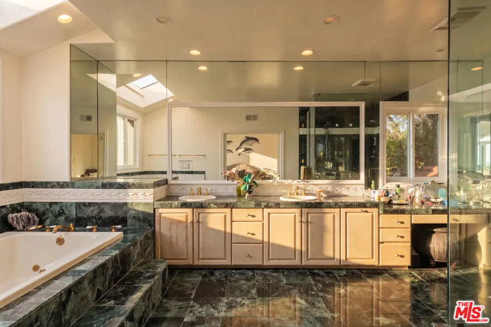 29752 Baden Place Malibu, CA 90265