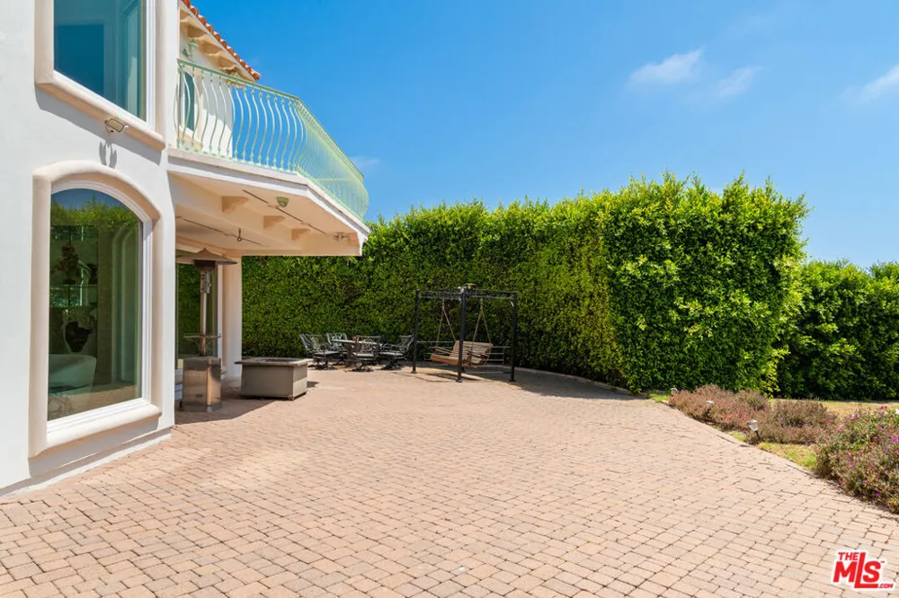 29752 Baden Place Malibu, CA 90265