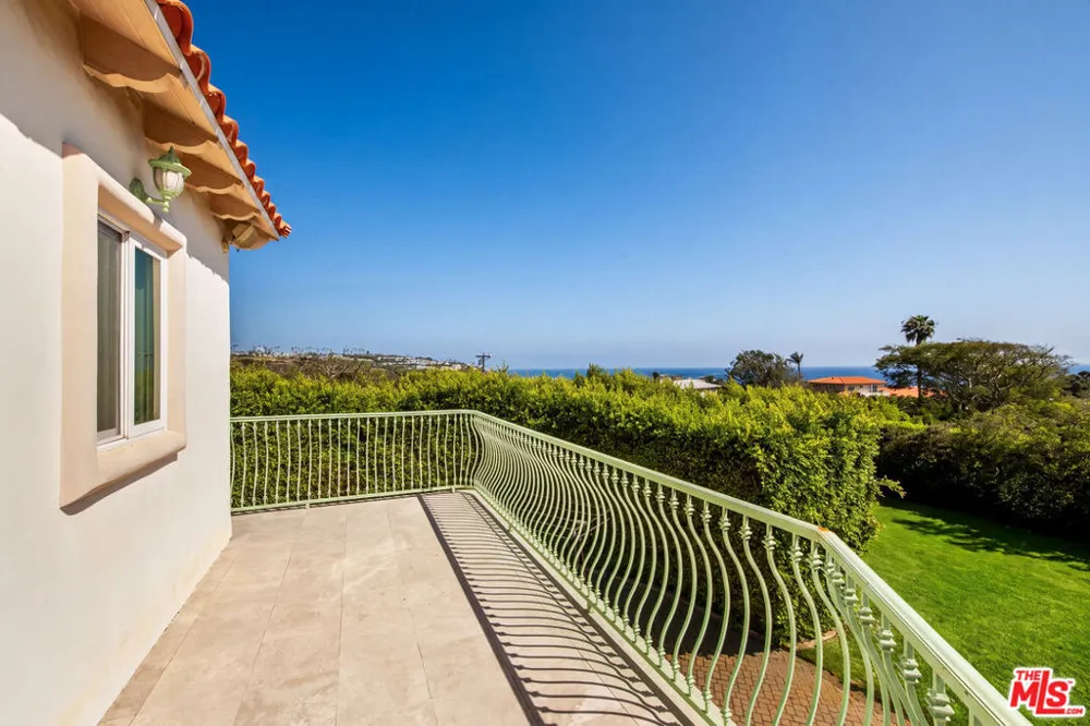 29752 Baden Place Malibu, CA 90265