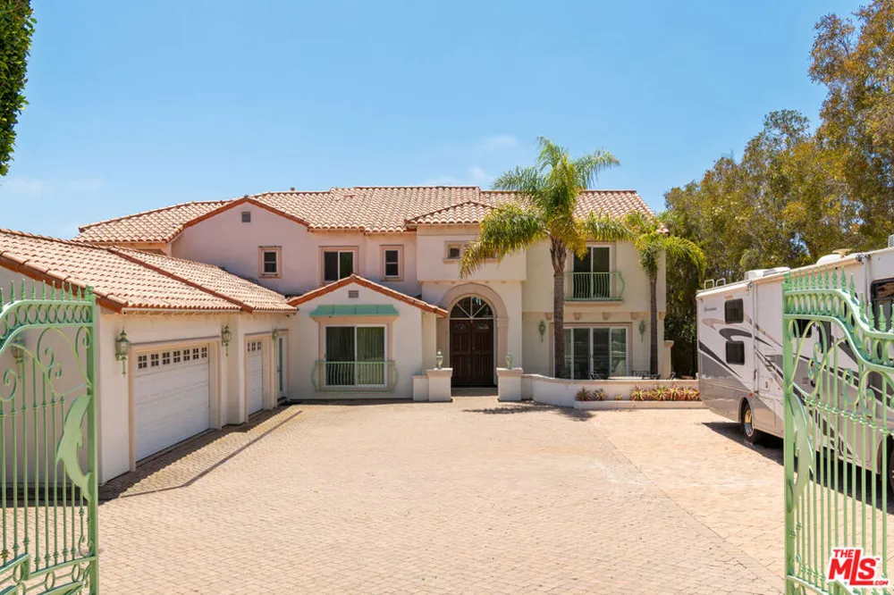 29752 Baden Place Malibu, CA 90265