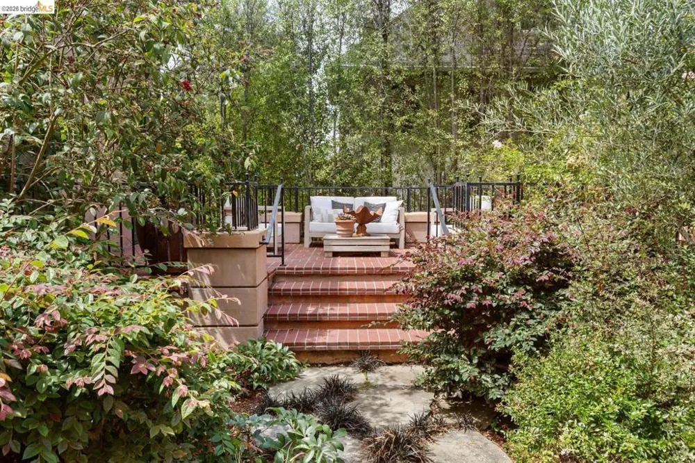 1411 Hawthorne Terr Berkeley, CA 94708