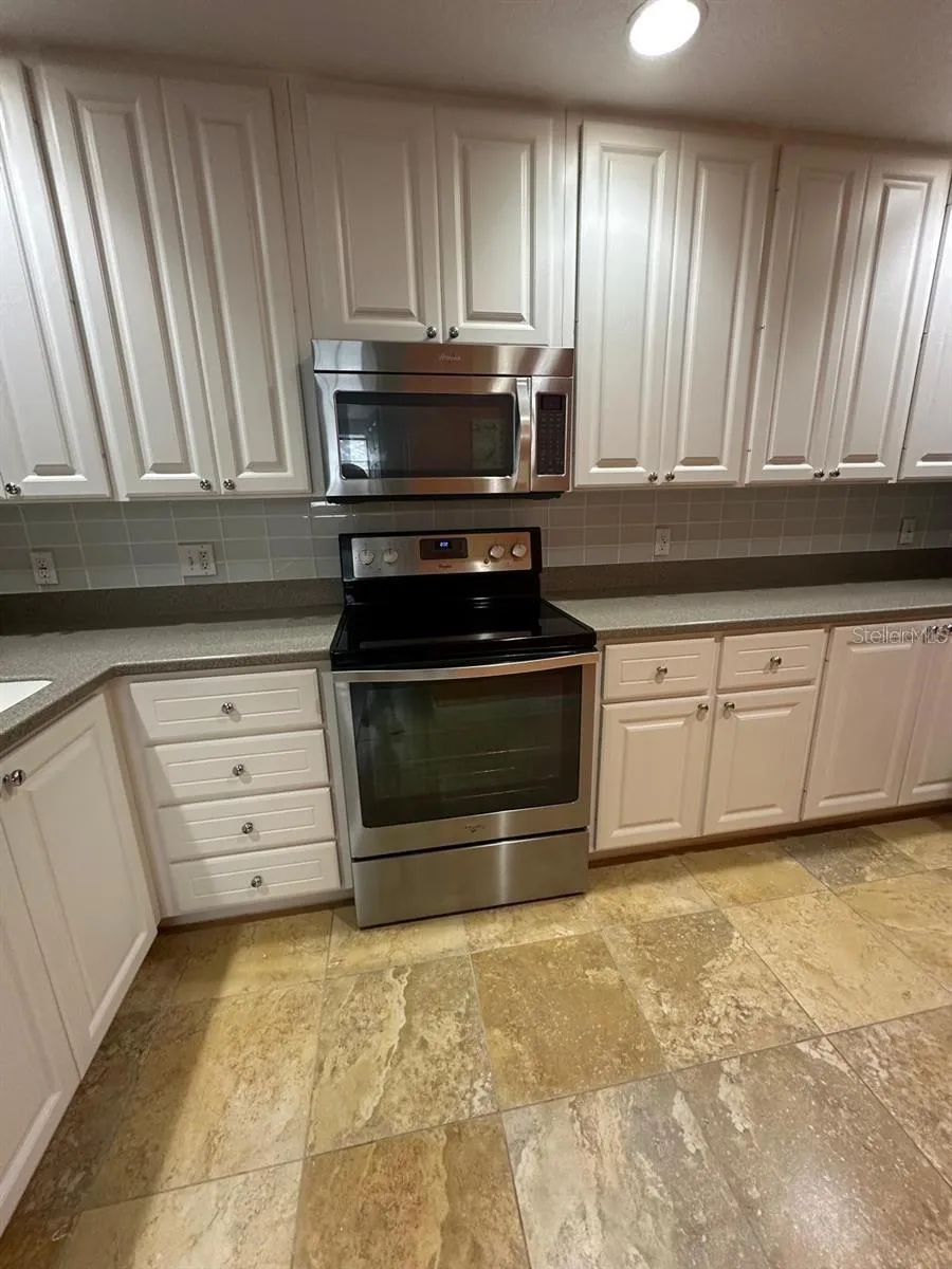 8523 LEATHERLEAF LANE Orlando, FL 32827