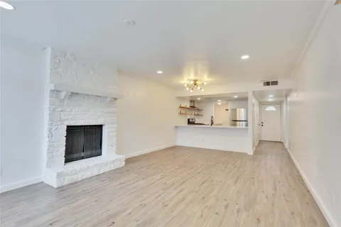 6910 Lovely Lane