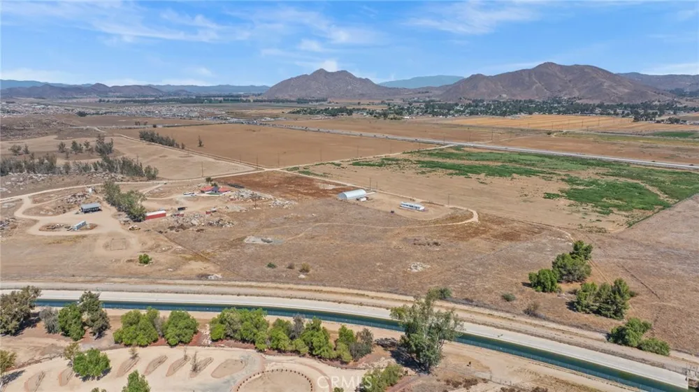 33711 Patton Avenue Winchester, CA 92596