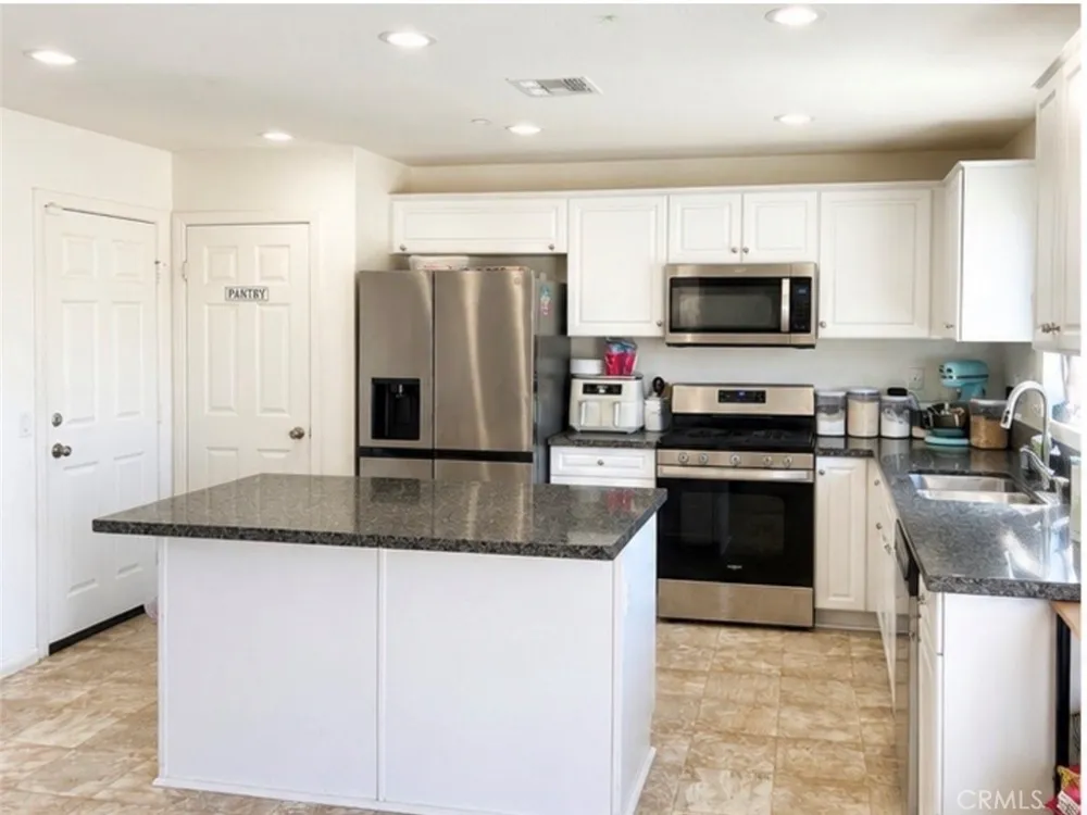 13787 Emery Victorville, CA 92392