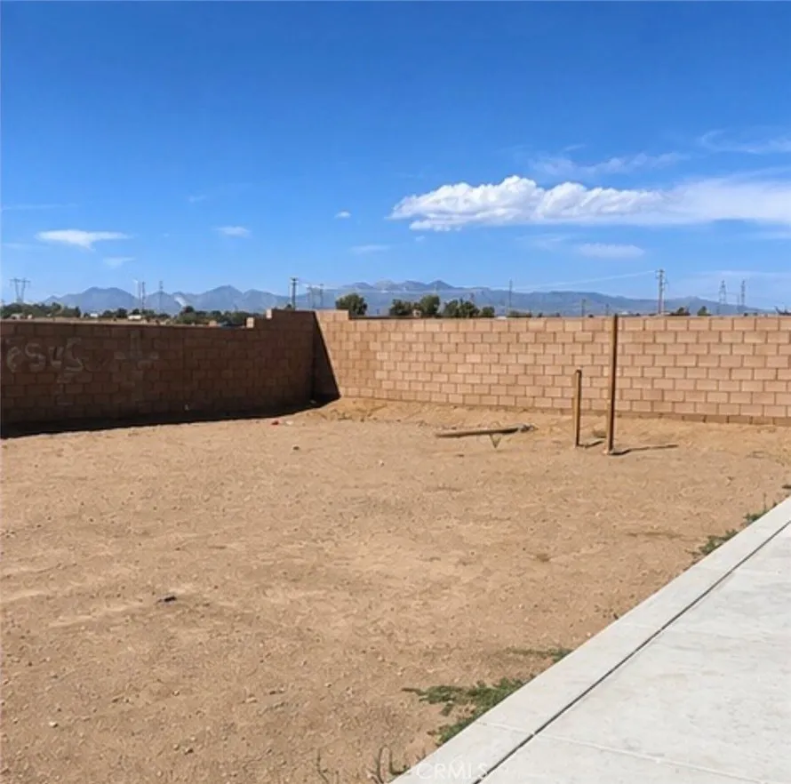13787 Emery Victorville, CA 92392