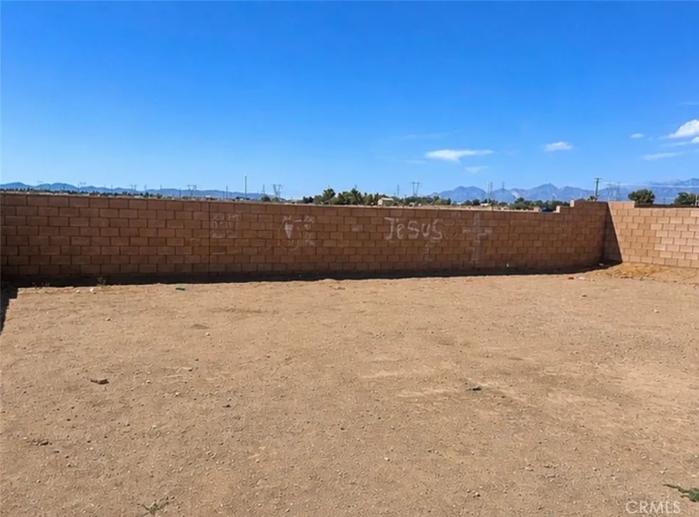 13787 Emery Victorville, CA 92392