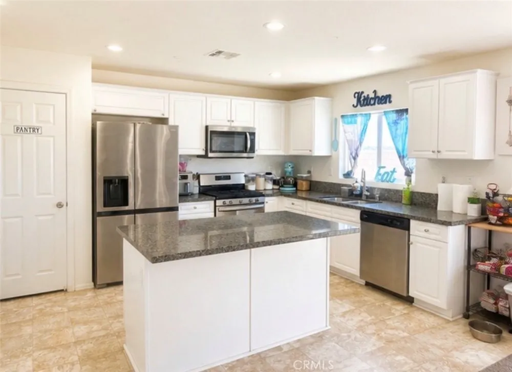13787 Emery Victorville, CA 92392