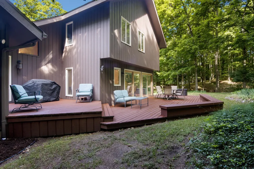 8676 Fairway Drive Benzonia Township, MI 49617