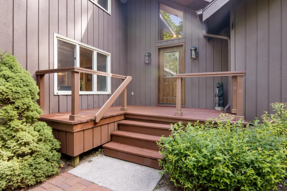8676 Fairway Drive Benzonia Township, MI 49617