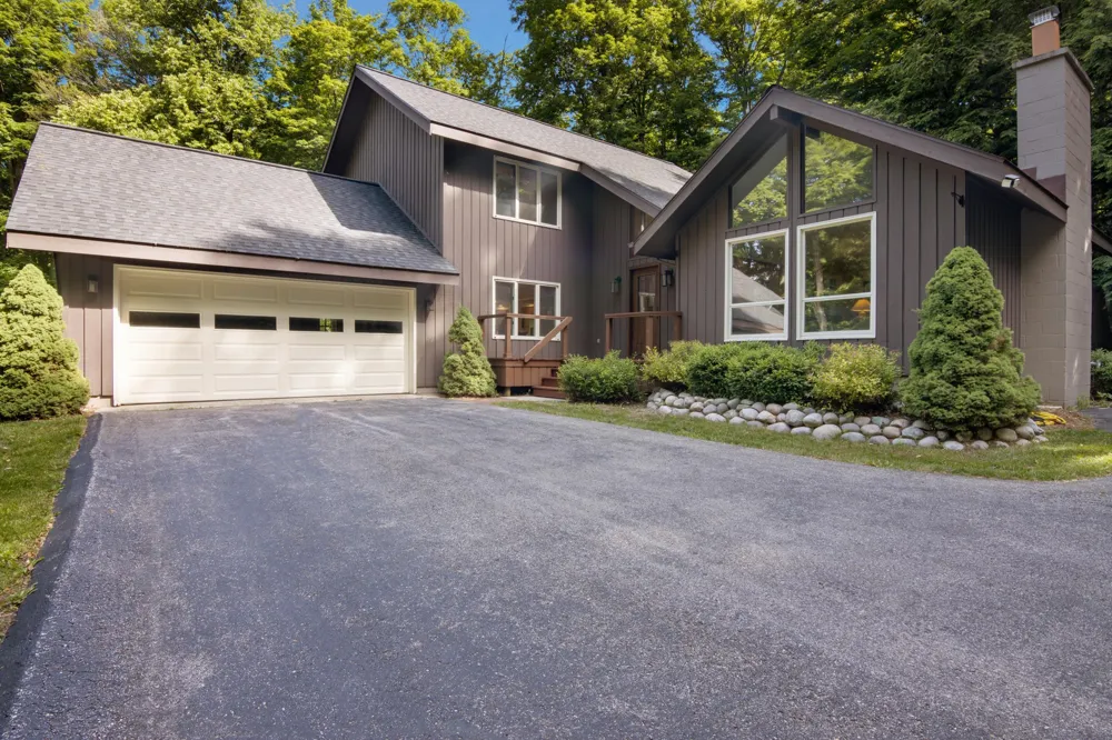 8676 Fairway Drive Benzonia Township, MI 49617