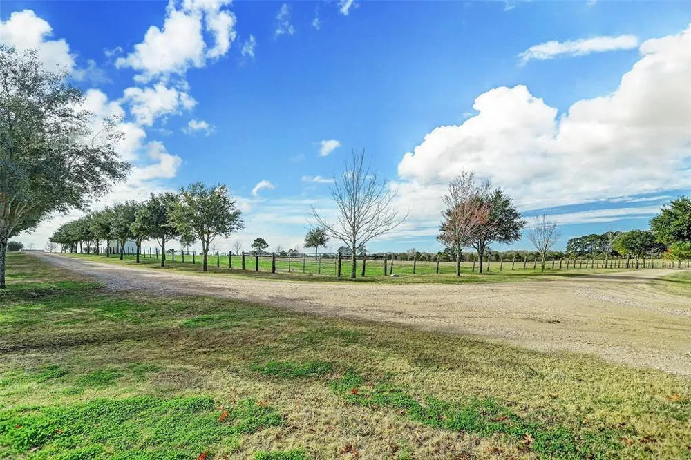 19204 Fm 359 Road Hempstead, TX 77445