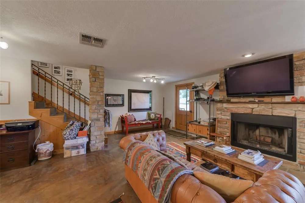 19204 Fm 359 Road Hempstead, TX 77445