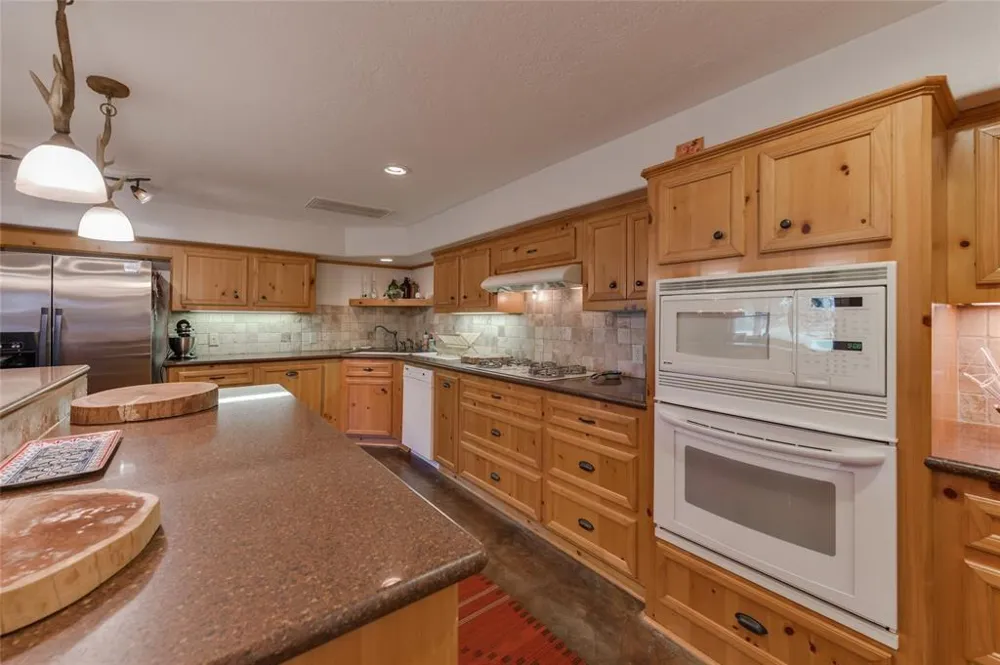 19204 Fm 359 Road Hempstead, TX 77445