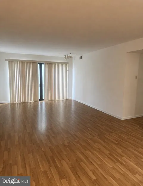 7600 E ROOSEVELT BOULEVARD #304