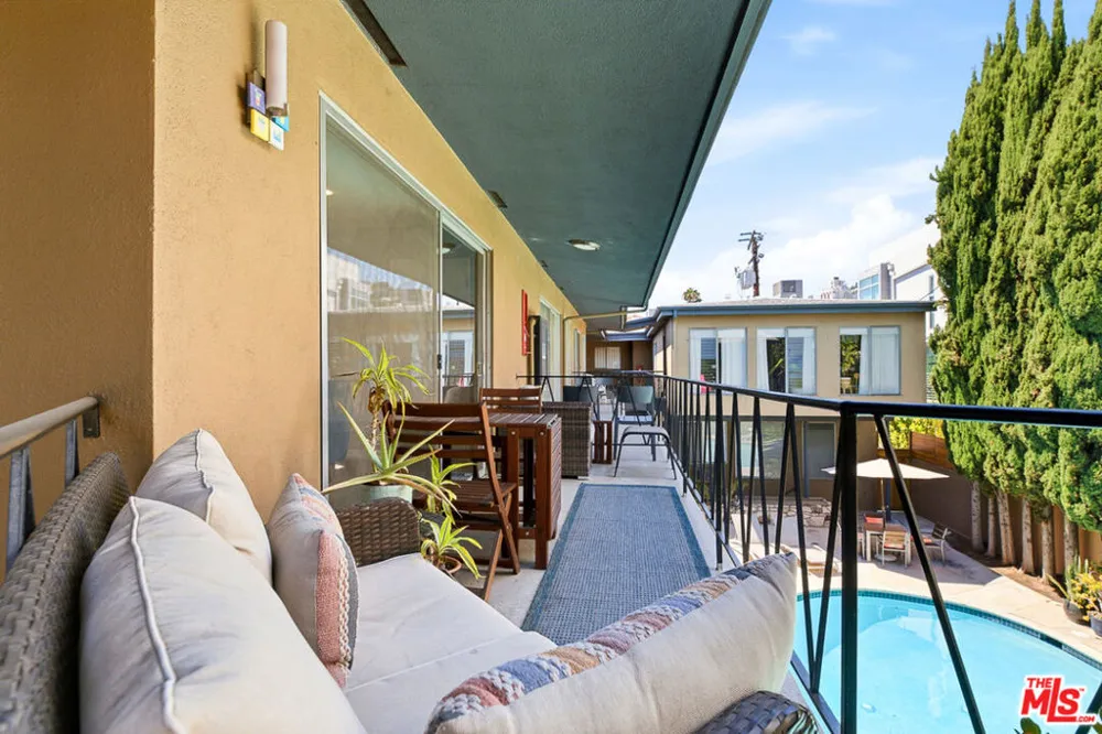 1275 Havenhurst Drive #15 West Hollywood, CA 90046