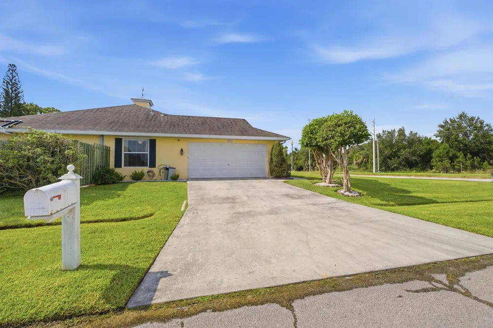 692 SW EWING AVENUE Port St. Lucie, FL 34983
