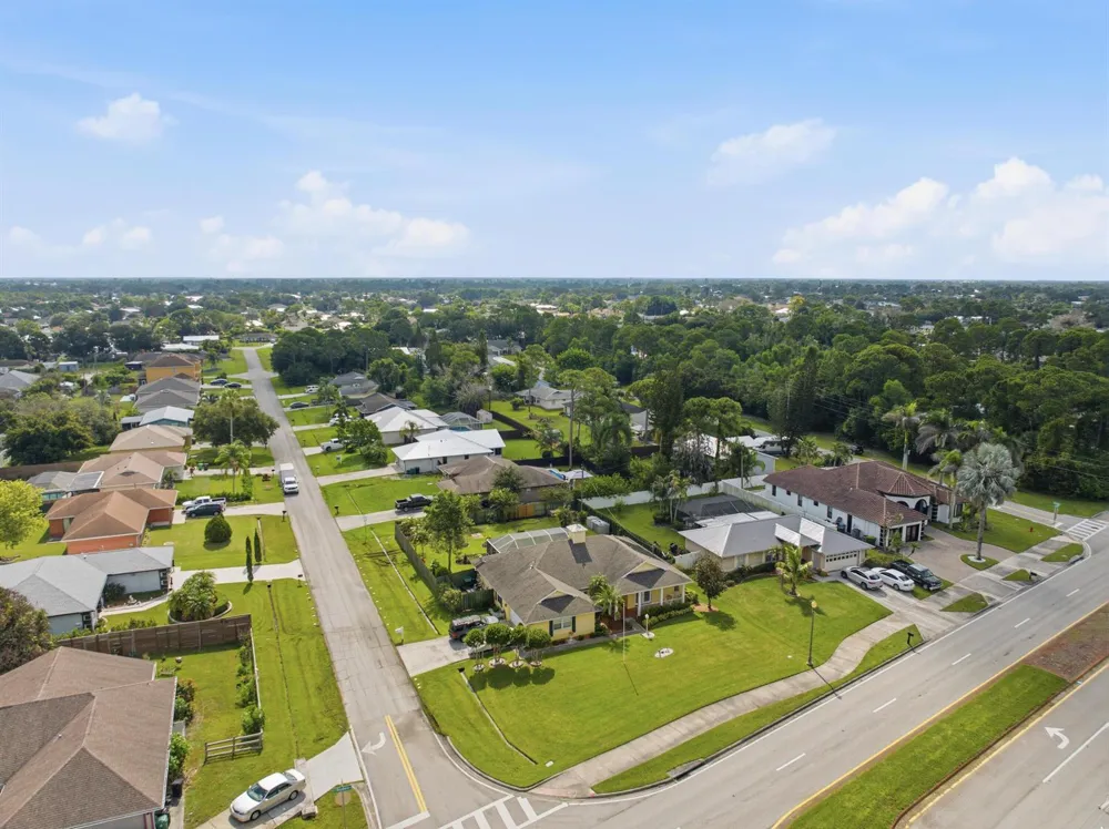692 SW EWING AVENUE Port St. Lucie, FL 34983