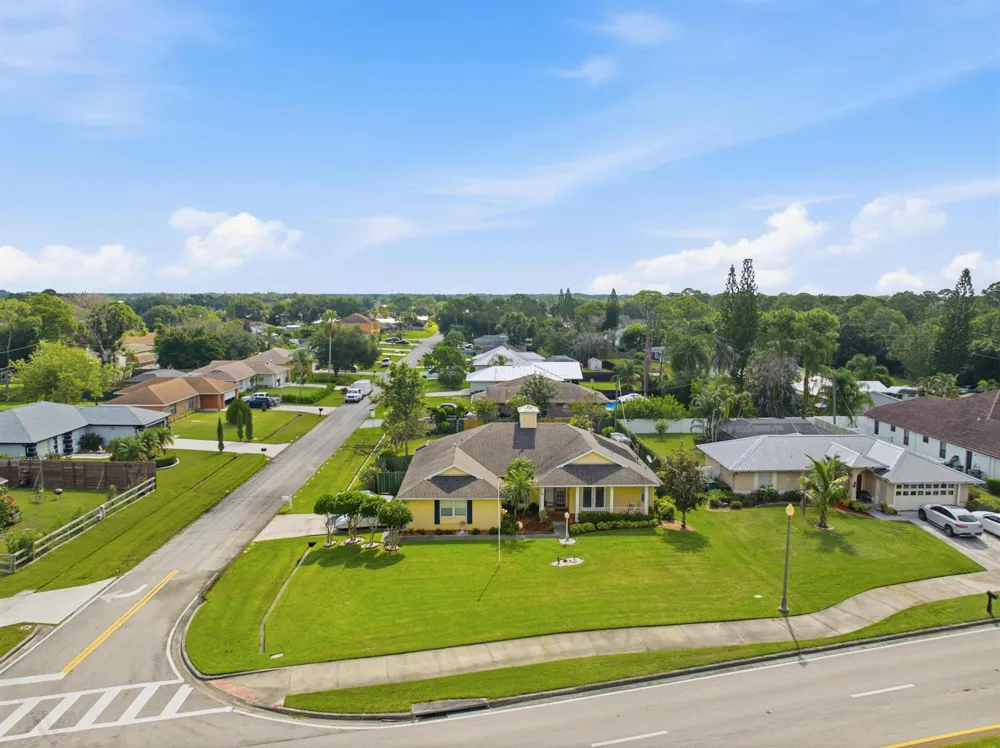 692 SW EWING AVENUE Port St. Lucie, FL 34983