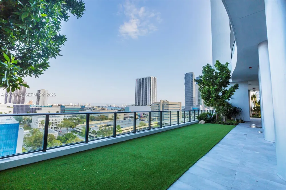 1600 NE 1st Ave #1416 Miami, FL 33132