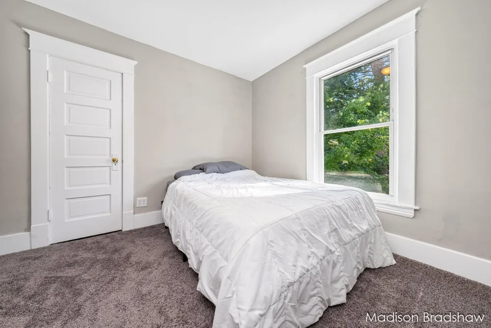 2080 Swensberg Avenue NE Grand Rapids City, MI 49505