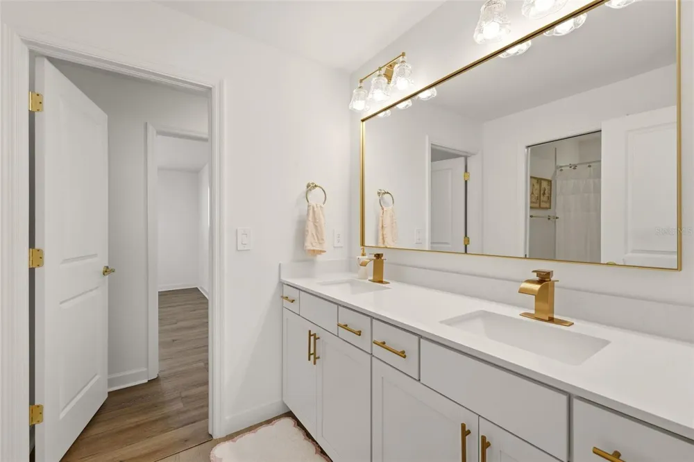 4886 SEAFOAM TRAIL Bradenton, FL 34211