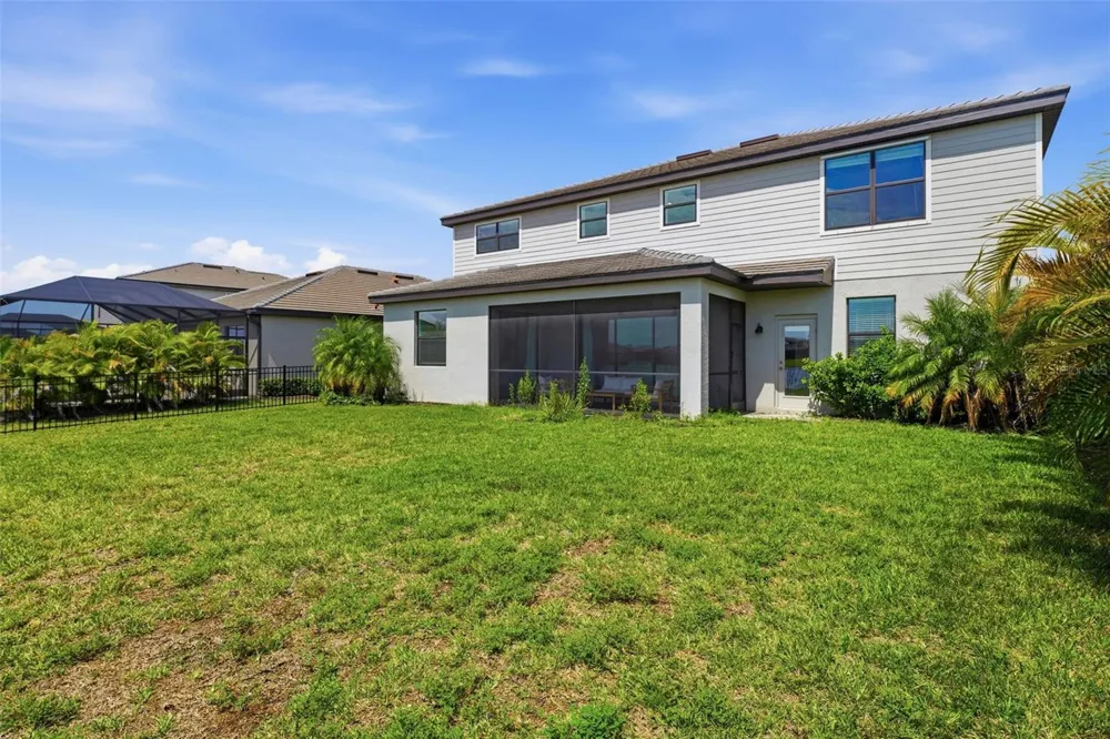 4886 SEAFOAM TRAIL Bradenton, FL 34211