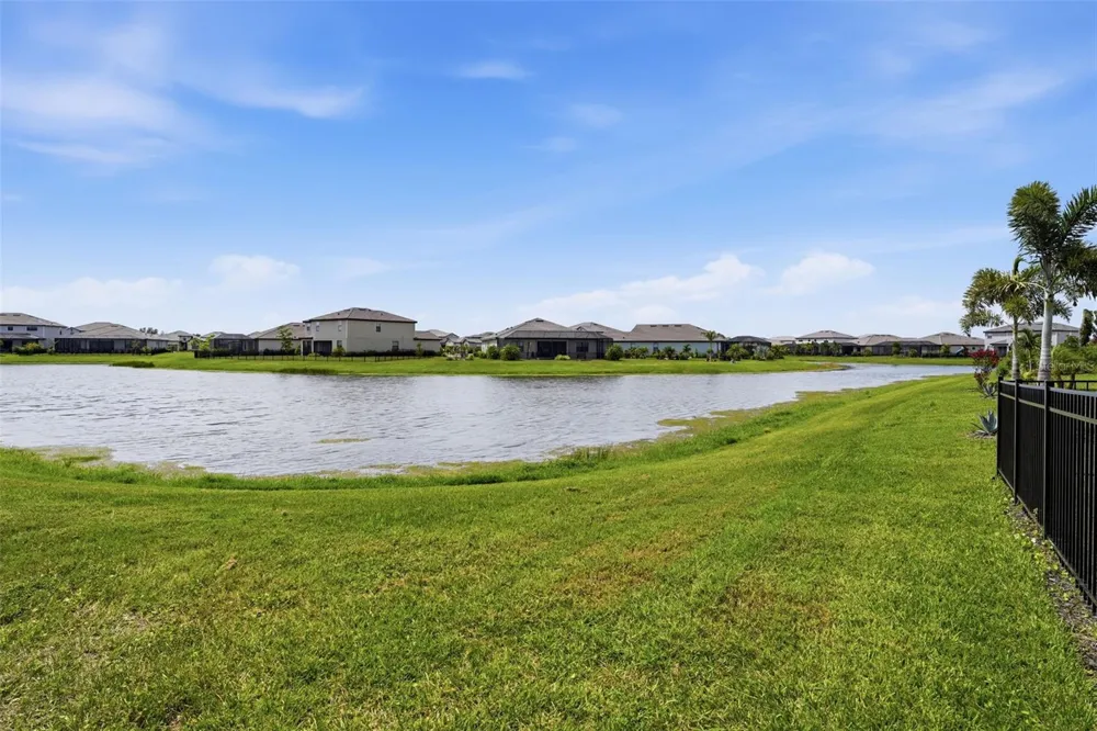 4886 SEAFOAM TRAIL Bradenton, FL 34211