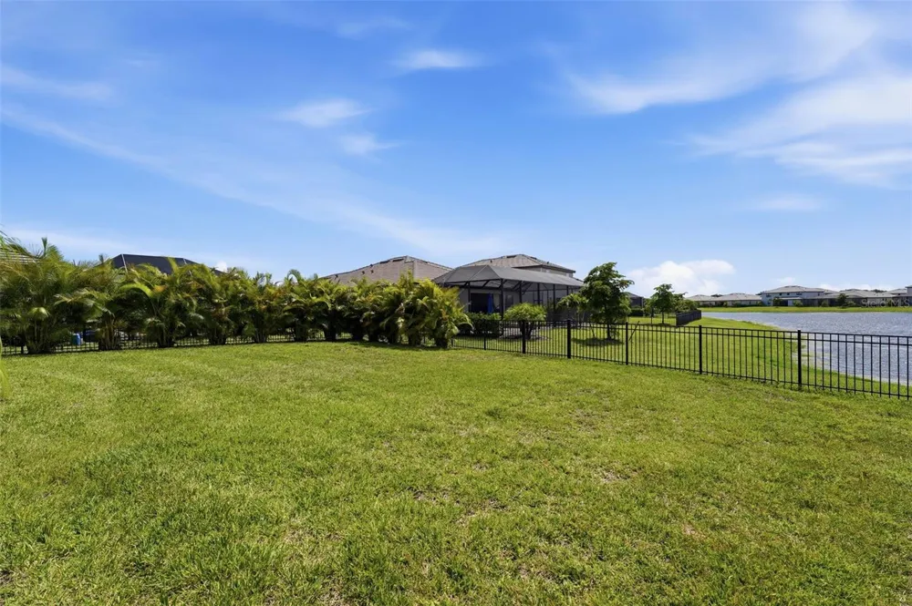 4886 SEAFOAM TRAIL Bradenton, FL 34211