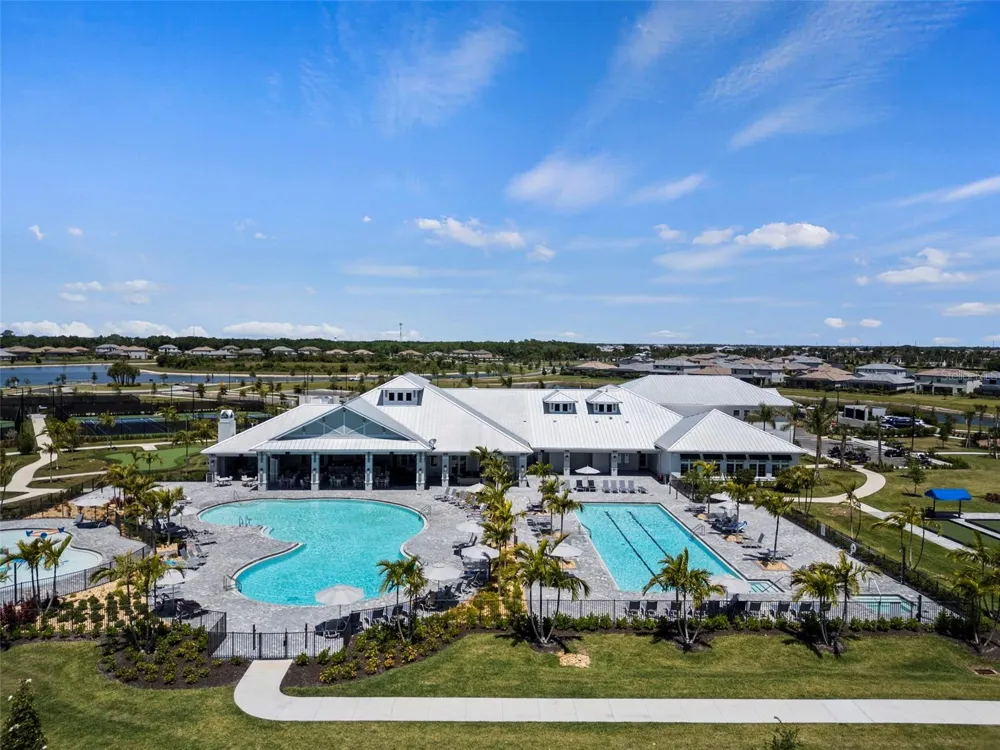 4886 SEAFOAM TRAIL Bradenton, FL 34211