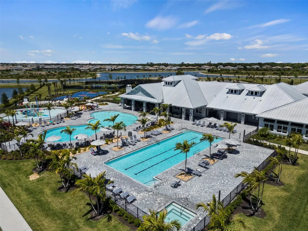 4886 SEAFOAM TRAIL Bradenton, FL 34211