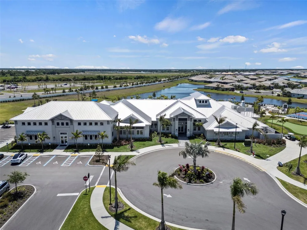 4886 SEAFOAM TRAIL Bradenton, FL 34211