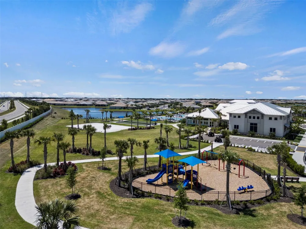 4886 SEAFOAM TRAIL Bradenton, FL 34211