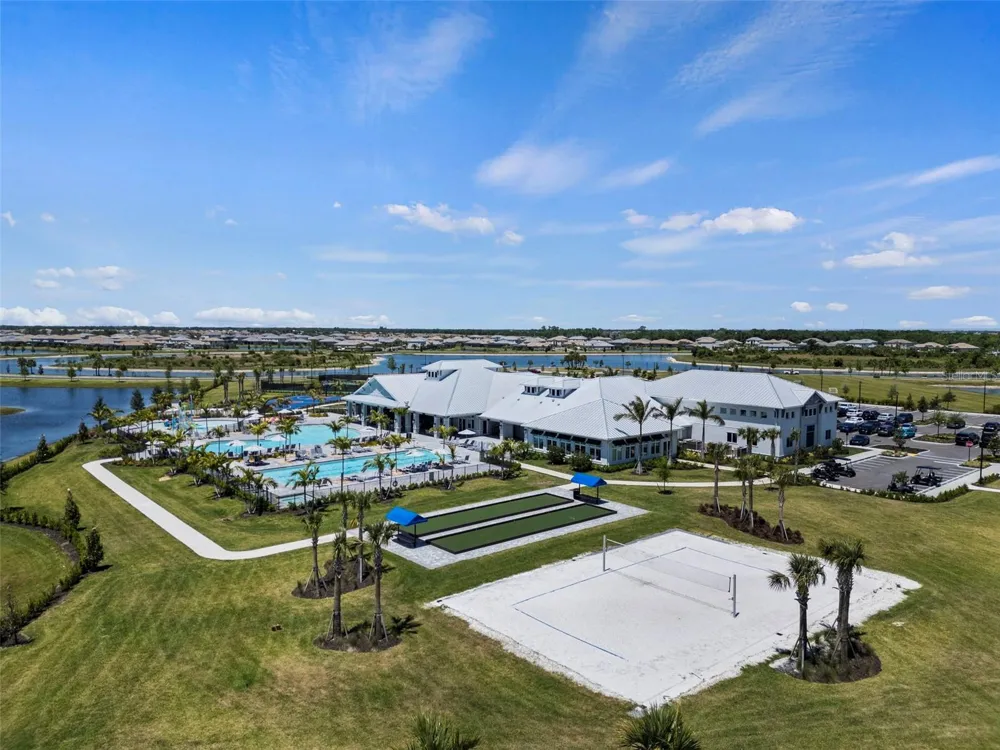 4886 SEAFOAM TRAIL Bradenton, FL 34211