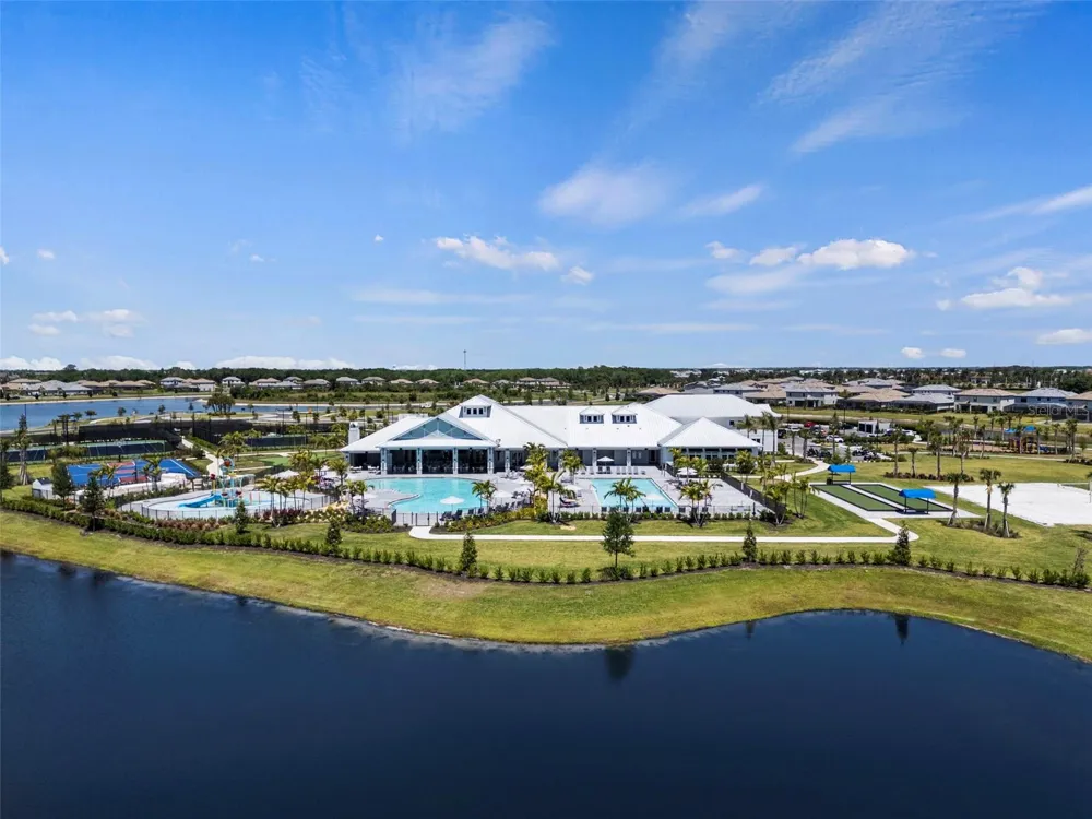 4886 SEAFOAM TRAIL Bradenton, FL 34211