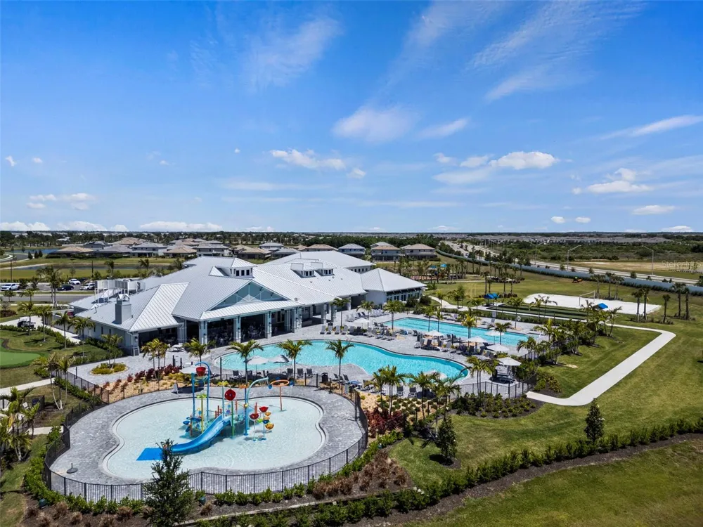 4886 SEAFOAM TRAIL Bradenton, FL 34211