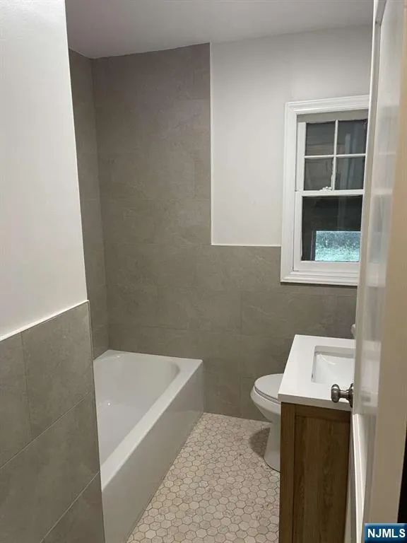 41 Locust Avenue Emerson, NJ 07630