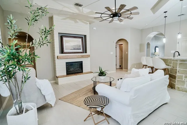 513 WINDSOR CT Schertz, TX 78108