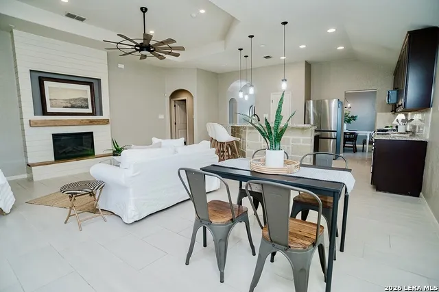 513 WINDSOR CT Schertz, TX 78108