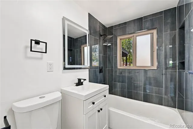 3113 Worchester Street Aurora, CO 80011