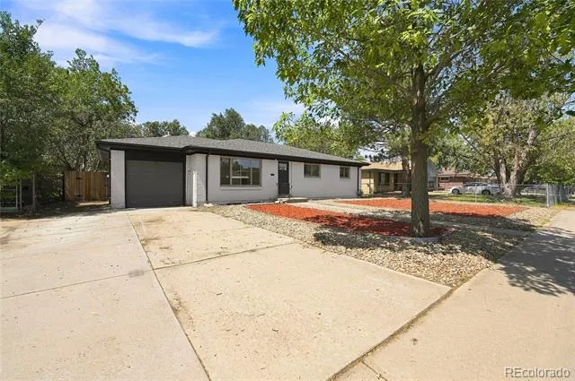 3113 Worchester Street Aurora, CO 80011