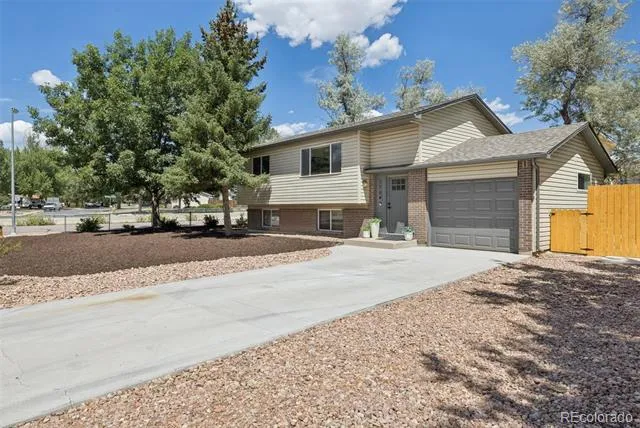 3704 Surrey Lane Colorado Springs, CO 80918