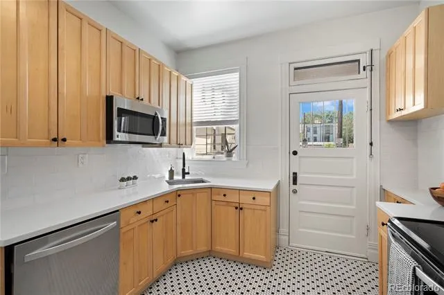 1576 Emerson Street Denver, CO 80218
