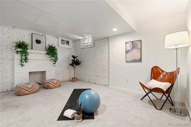 1576 Emerson Street Denver, CO 80218