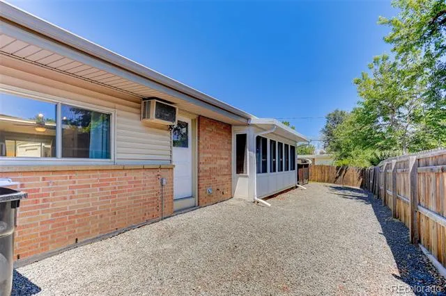 6066 Dover Street Arvada, CO 80004