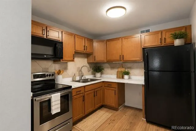 941 Zion Street Aurora, CO 80011