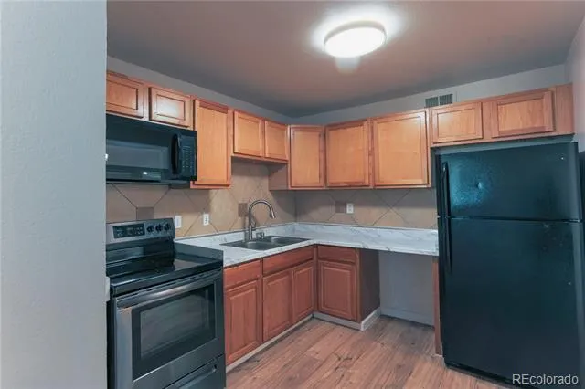 941 Zion Street Aurora, CO 80011