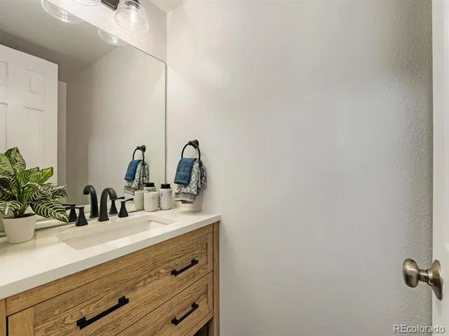 6158 E Hinsdale Court Centennial, CO 80112
