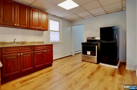 5 Salter Place