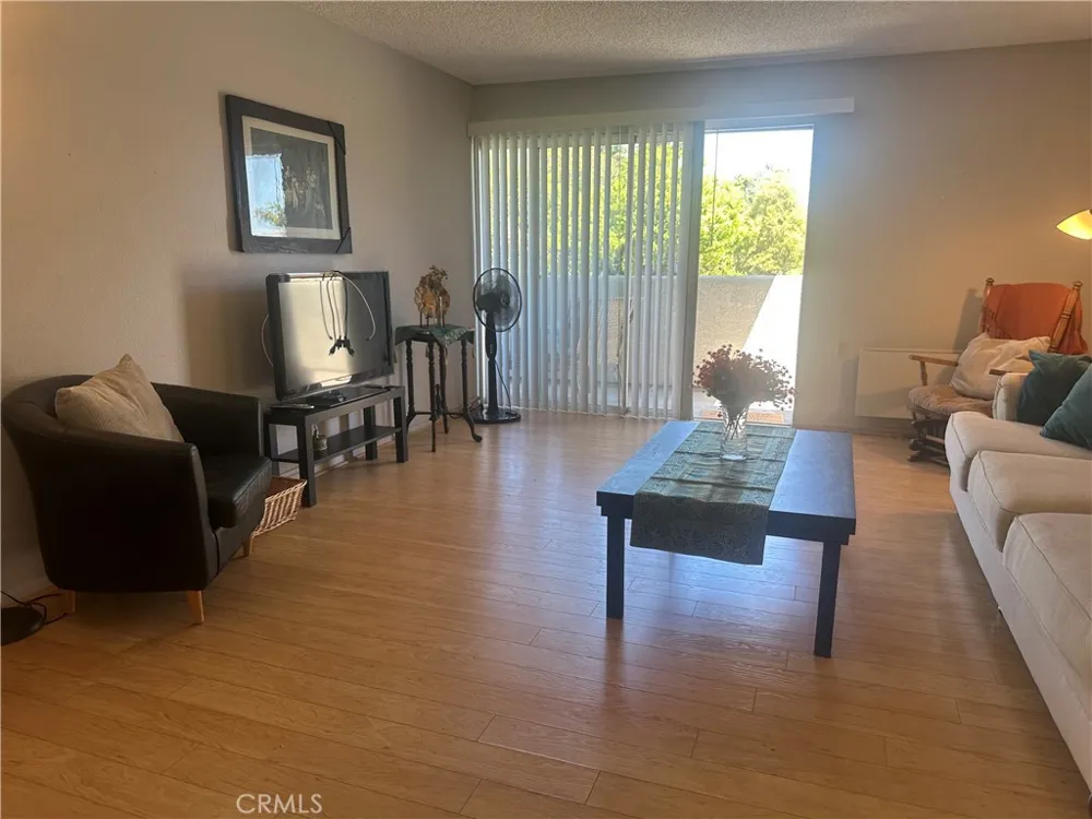 2267 Via Puerta Laguna Woods, CA 92637
